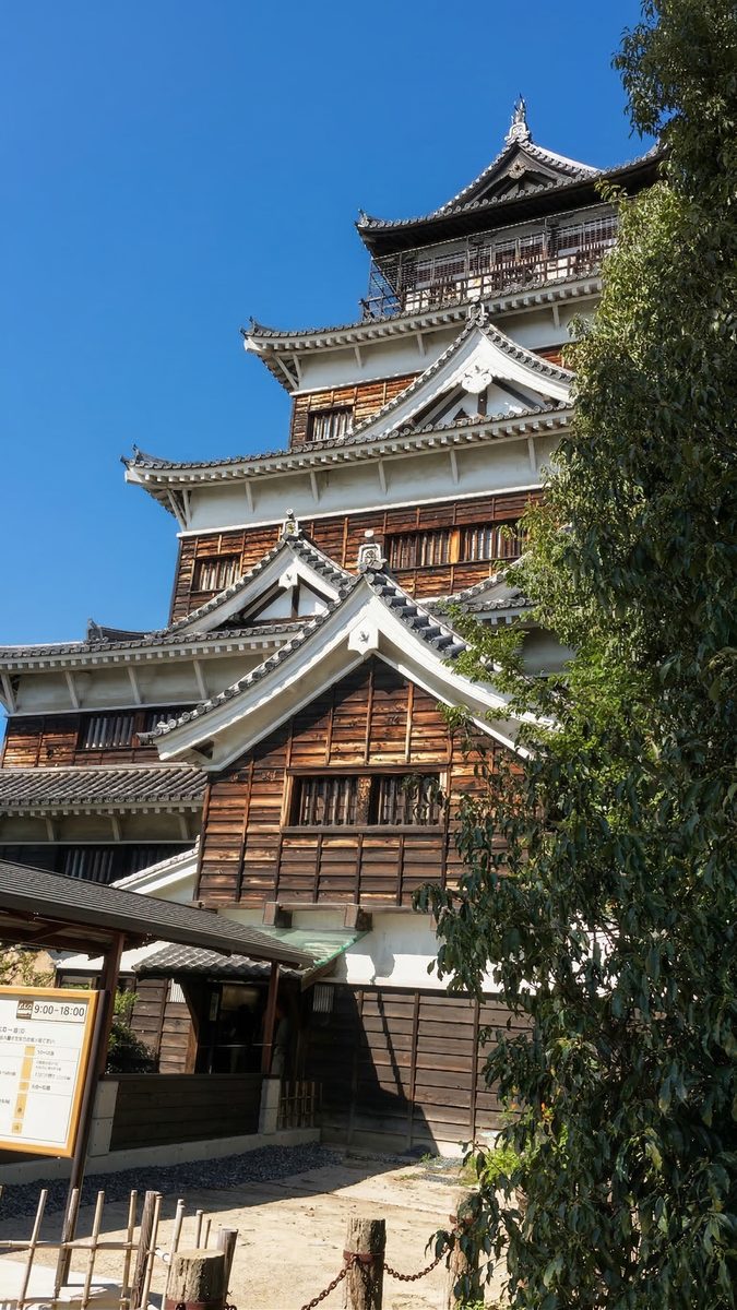 広島城 天守閣（秋）